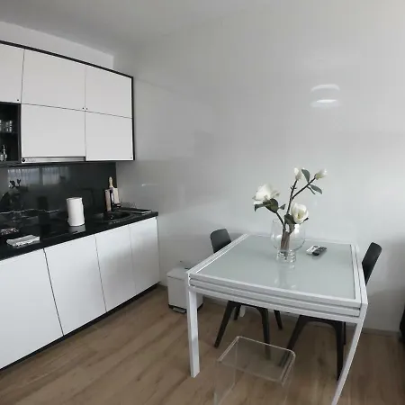Tiranatop Suites 3 1000 Ft2 * Τίρανα