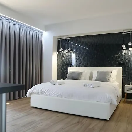 Tiranatop Suites 3 1000 Ft2 Διαμέρισμα *